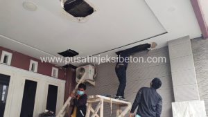 Proses pembongkaran plafon